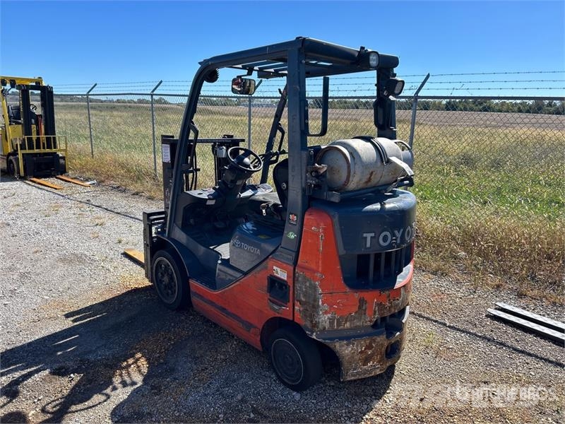 Toyota 8FGCU20 4000 lb Cushion Tire Forklift Övriga motviktstruckar