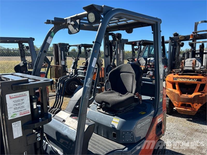 Toyota 8FGCU20 4000 lb Cushion Tire Forklift Övriga motviktstruckar