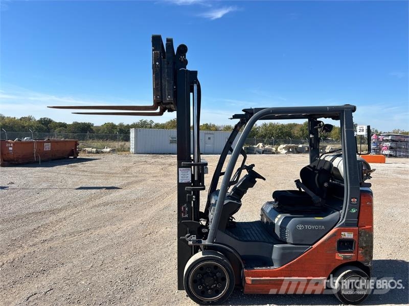 Toyota 8FGCU20 4000 lb Cushion Tire Forklift Gaffeltrucks - andre