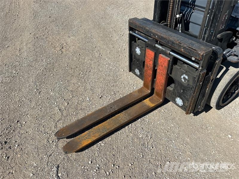 Toyota 8FGCU20 4000 lb Cushion Tire Forklift Gaffeltrucks - andre