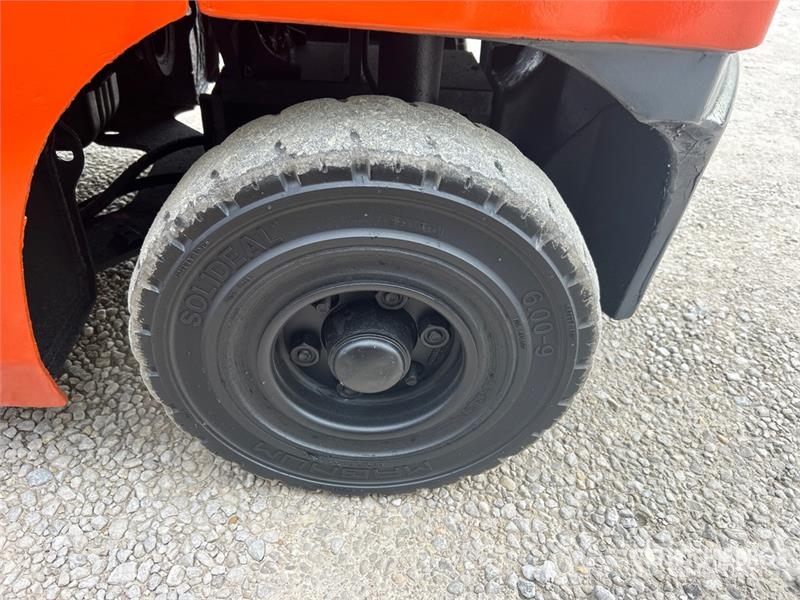 Toyota 8FGU25 4500 lb Pneumatic Tire Forklift Autokrāvēji - citi