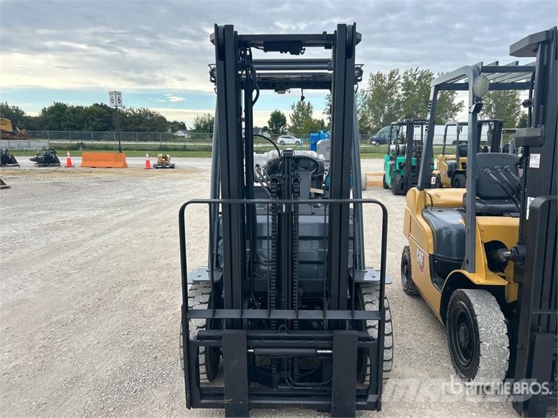 Toyota 8FGU25 4500 lb Pneumatic Tire Forklift Autokrāvēji - citi