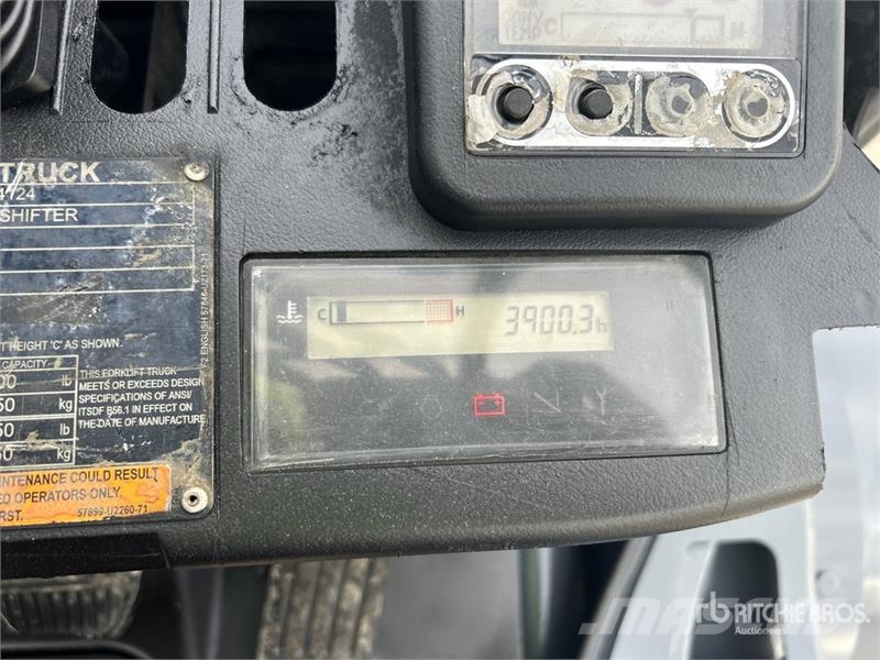 Toyota 8FGU25 4500 lb Pneumatic Tire Forklift Autokrāvēji - citi