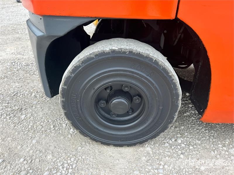 Toyota 8FGU25 4500 lb Pneumatic Tire Forklift Autokrāvēji - citi