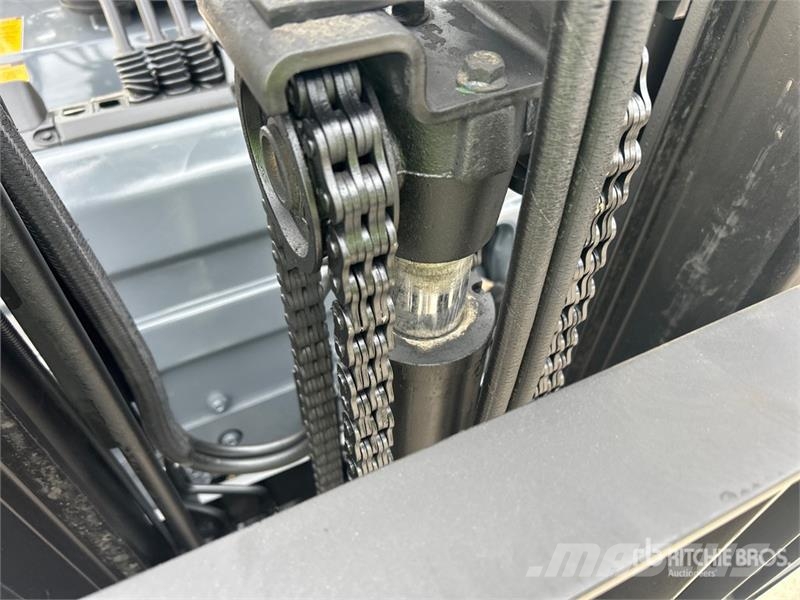 Toyota 8FGU25 4500 lb Pneumatic Tire Forklift Autokrāvēji - citi
