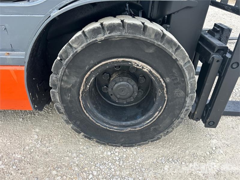 Toyota 8FGU25 4500 lb Pneumatic Tire Forklift Autokrāvēji - citi