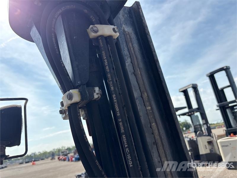 Toyota 8FGU25 6000 lb Pneumatic Tire Forklift Kahveltõstukid - muud