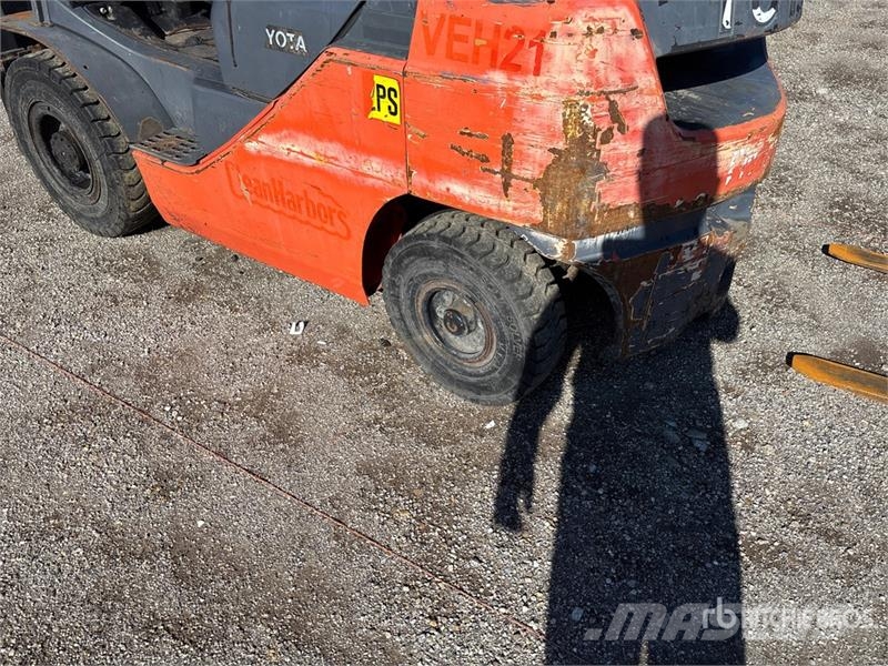 Toyota 8FGU25 6000 lb Pneumatic Tire Forklift Kahveltõstukid - muud
