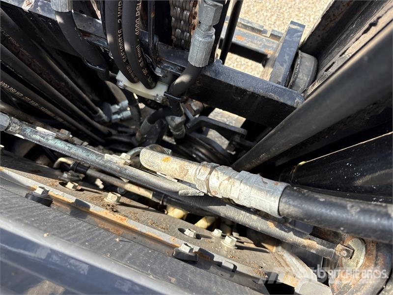 Toyota 8FGU25 6000 lb Pneumatic Tire Forklift Kahveltõstukid - muud