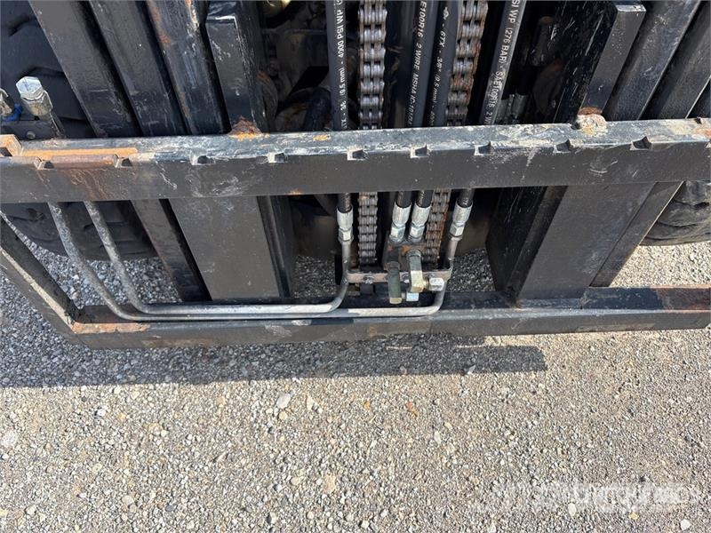 Toyota 8FGU25 6000 lb Pneumatic Tire Forklift Kahveltõstukid - muud
