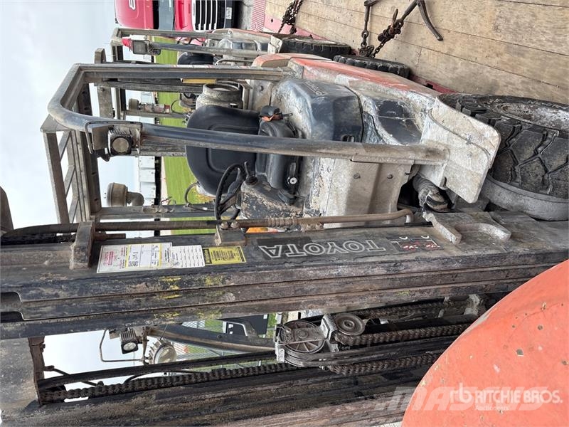 Toyota 8FGU25 Forklift Další