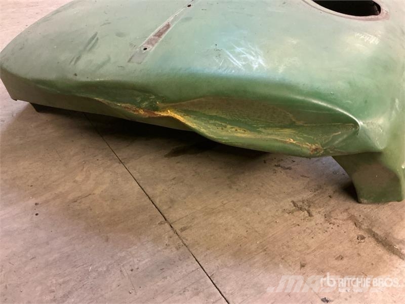  Tractor Hood مكونات أخرى