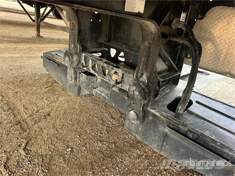 Trail King T/A 53 ft Extendable Removable Gooseneck Lowboy Tr Zemie treileri