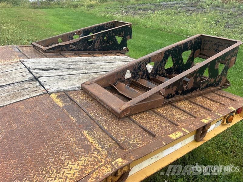 Trail King TK40LP 24 ft T/A Equipment Trailer Rimorchio per il trasporto di veicoli