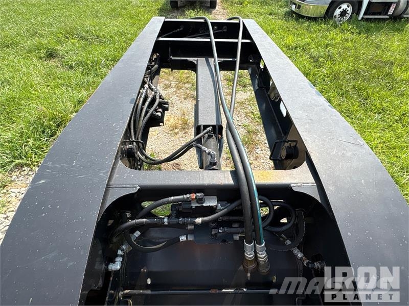 Trail King TK70HG-452 35 ton T/A Removable Gooseneck Lowboy T Low loaders