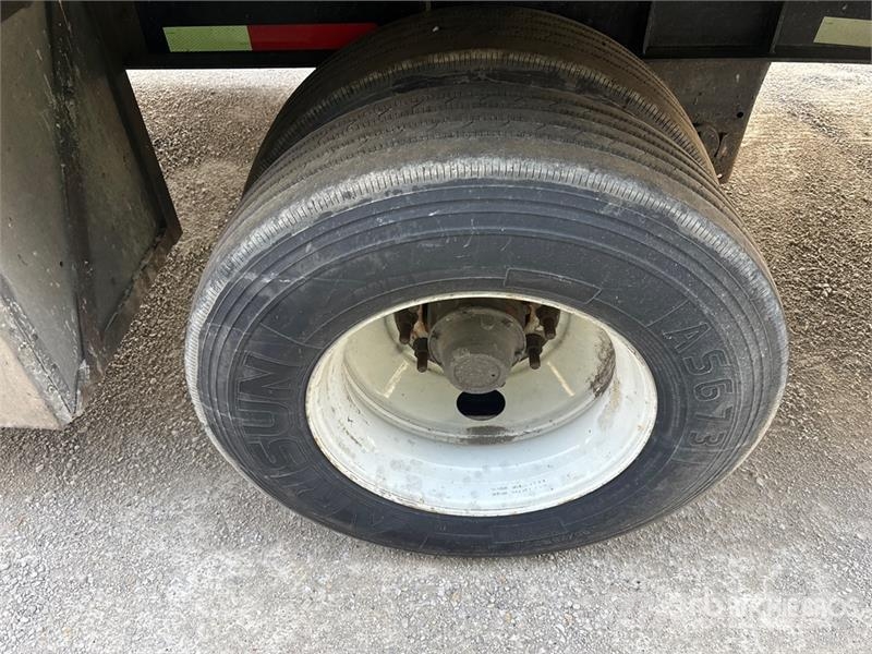 Transcraft Eagle II 48 ft T/A Spread Axle Curtain Side Traile Tenthaagised