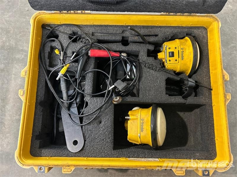 Trimble SPS985 Grade Control GNSS Receiver Ďalšie komponenty