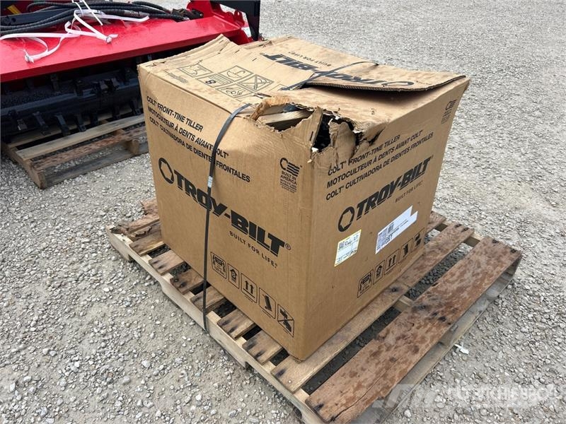 Troy-Bilt Colt Front Tine Garden Rototiller Поглинальні борони / грунтові фрези