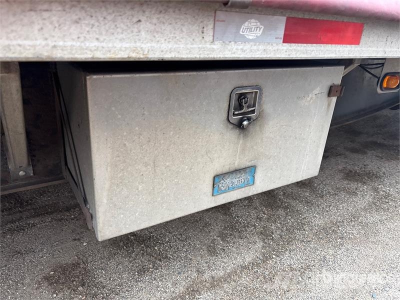 Utility 50 ft T/A Spread Axle Curtain Side Trailer Curtainsideranhänger