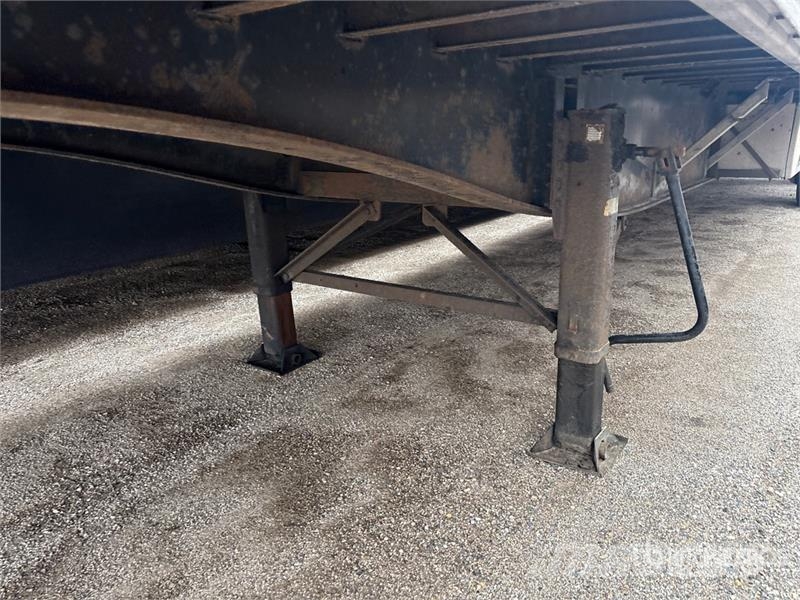 Utility 50 ft T/A Spread Axle Curtain Side Trailer Curtainsideranhänger
