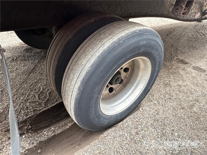 Utility 50 ft T/A Spread Axle Curtain Side Trailer Prikolice sa ceradom