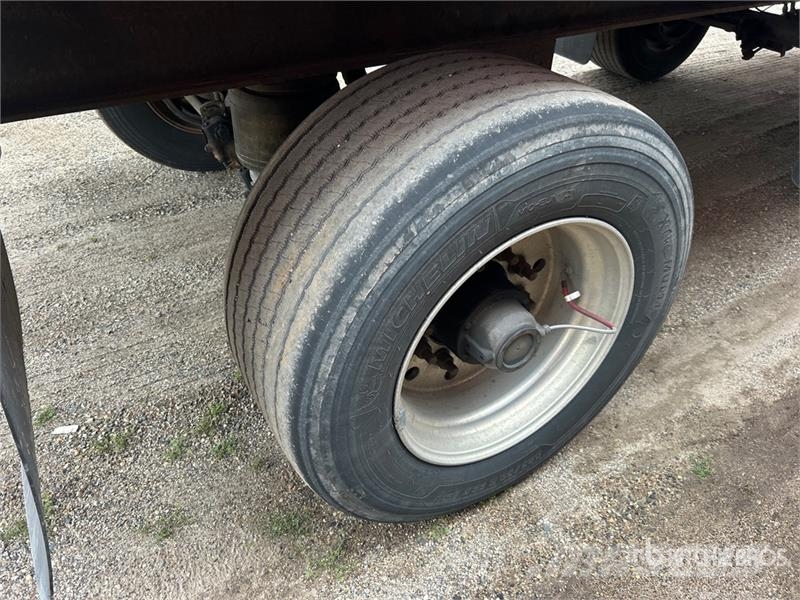 Utility 50 ft T/A Spread Axle Curtain Side Trailer Tents