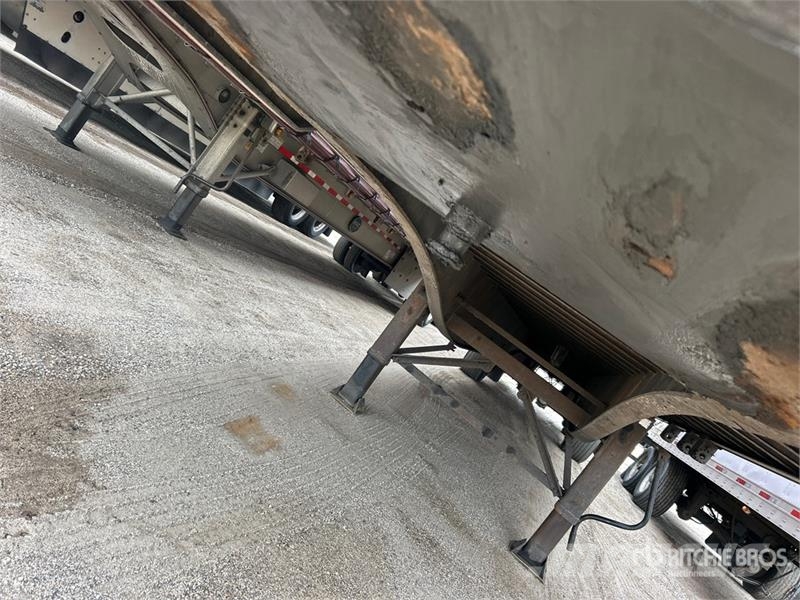 Utility 50 ft T/A Spread Axle Curtain Side Trailer Tents