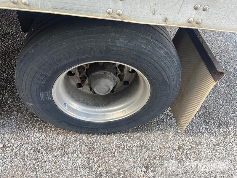 Utility 53 ft x 102 in T/A Van Trailer Dengtos priekabos