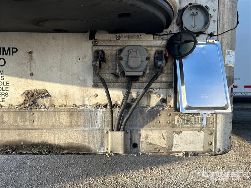 Utility 53 ft x 102 in T/A Refrigerated Trailer Semi Reboques Isotérmicos