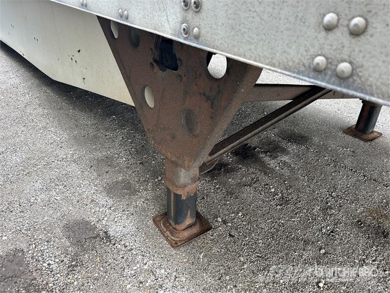 Utility 53 ft x 102 in T/A Van Trailer مقطورات ذات هيكل صندوقي