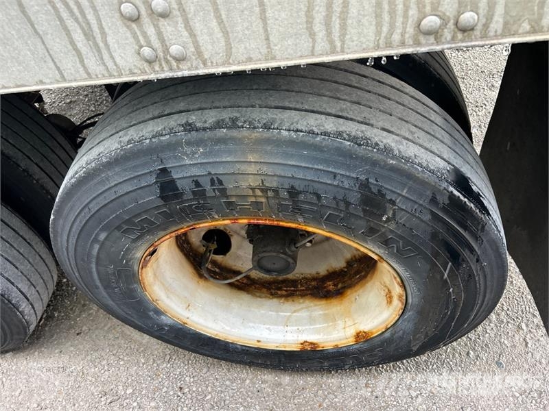 Utility 53 ft x 102 in T/A Van Trailer Furgons