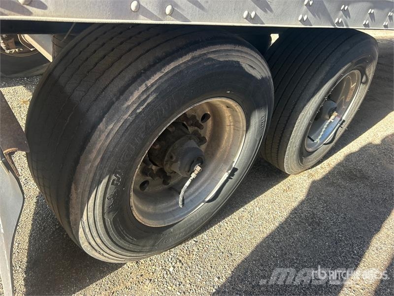 Utility 53 ft x 102 in T/A Van Trailer Furgons