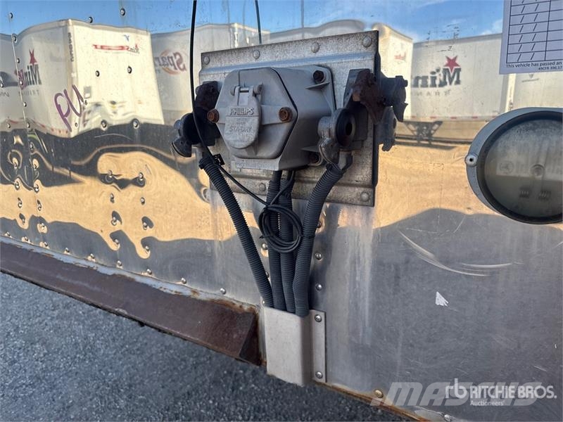 Utility 53 ft x 102 in T/A Van Trailer Furgons