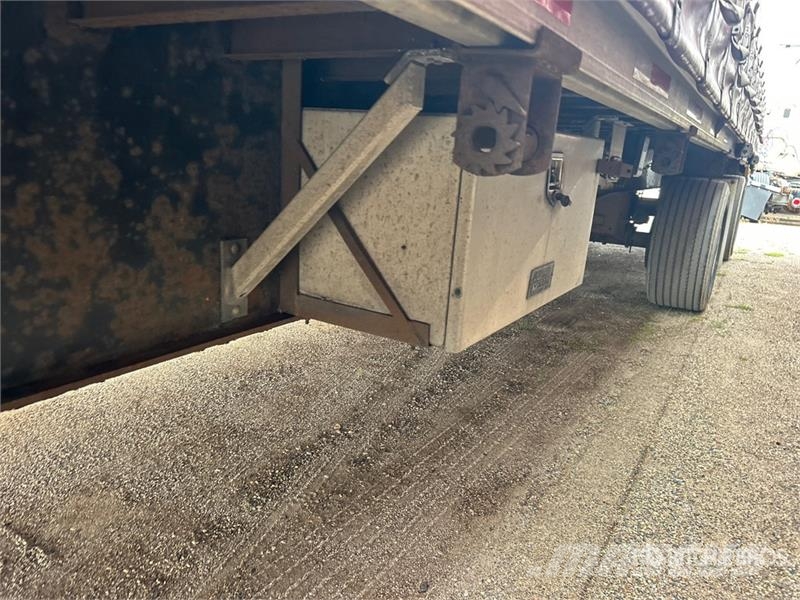 Utility TS2CHA 50 ft T/A Spread Axle Curtain Side Trailer Curtainsideranhänger