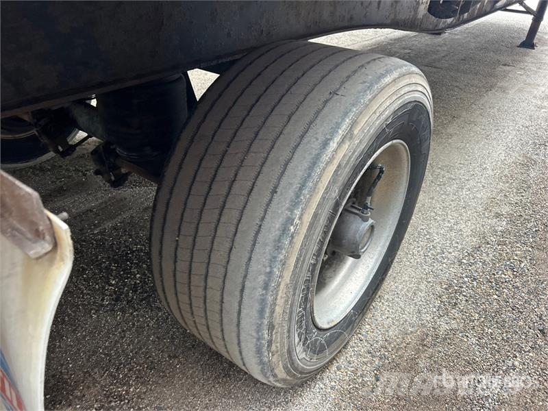 Utility TS2CHA 50 ft T/A Spread Axle Curtain Side Trailer Curtainsideranhänger