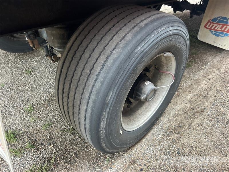 Utility TS2CHA 50 ft T/A Spread Axle Curtain Side Trailer Tents