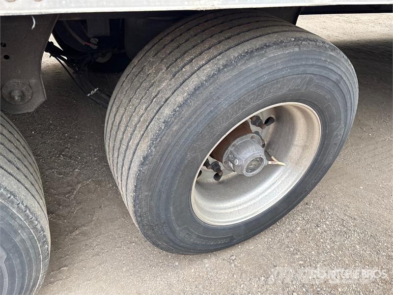 Utility VS2DX 箱體拖車