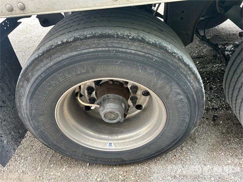 Utility VS2DX 箱體拖車