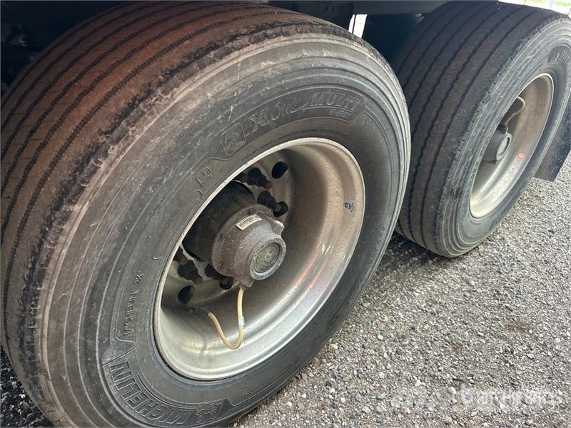 Utility VS2DX 箱體拖車