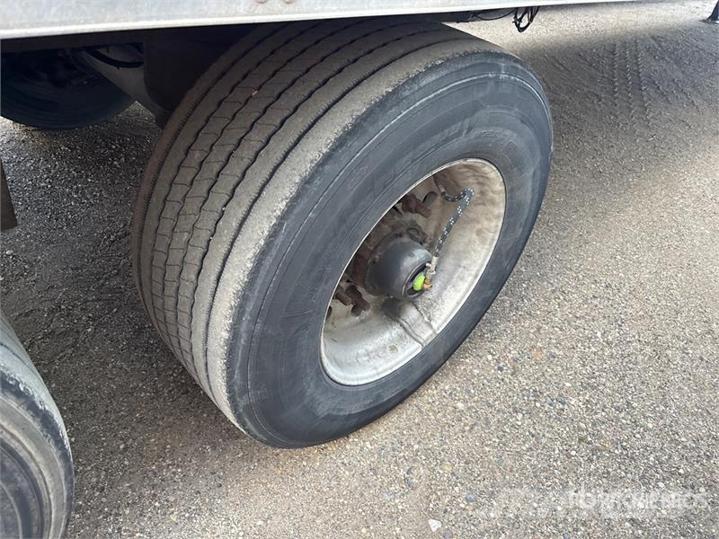 Utility VS2DX Van Body Trailers