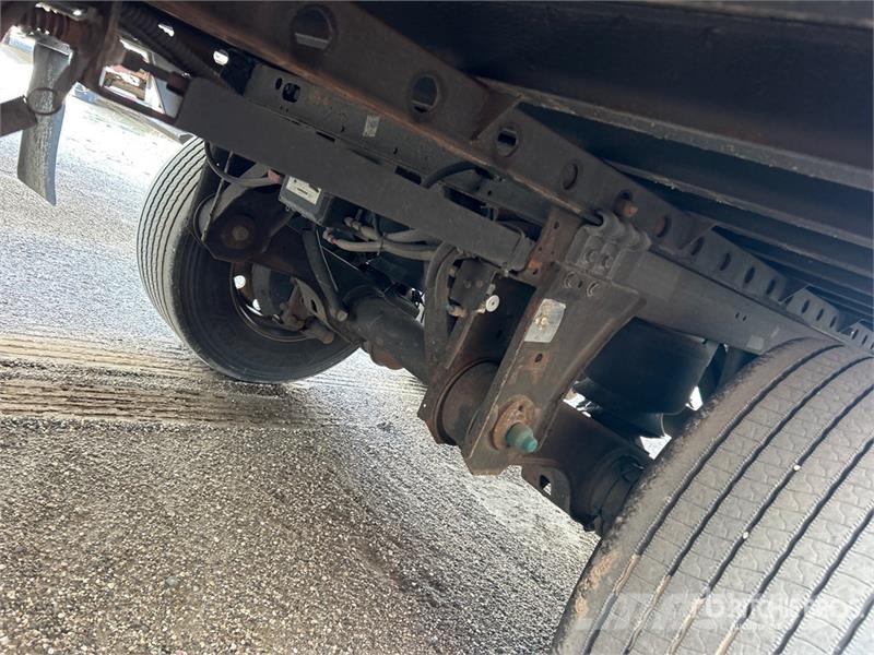 Utility VS2DX 53 ft x 102 in T/A Van Trailer 箱體拖車
