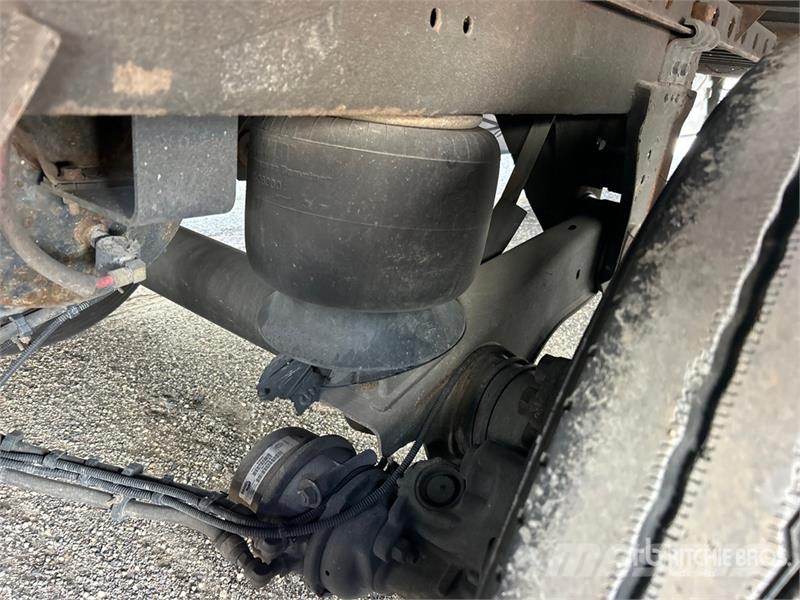 Utility VS2DX 53 ft x 102 in T/A Van Trailer 箱體拖車