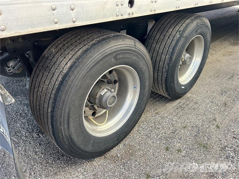 Utility VS2DX 53 ft x 102 in T/A Van Trailer 箱體拖車