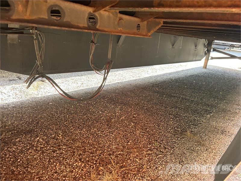 Utility VS2DX 53 ft x 102 in T/A Van Trailer 箱體拖車