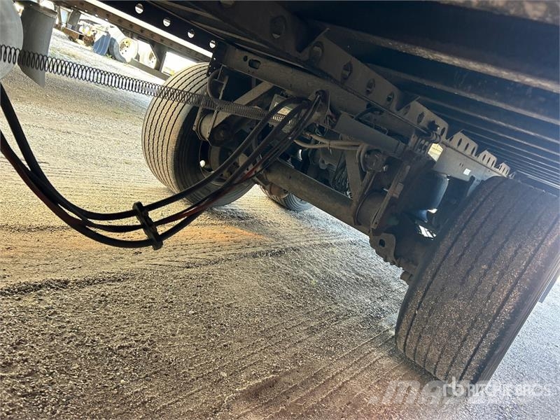 Utility VS2DX 53 ft x 102 in T/A Van Trailer 箱體拖車