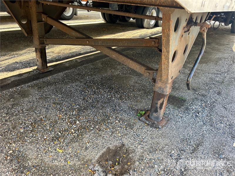 Utility VS2DX 53 ft x 102 in T/A Van Trailer مقطورات ذات هيكل صندوقي