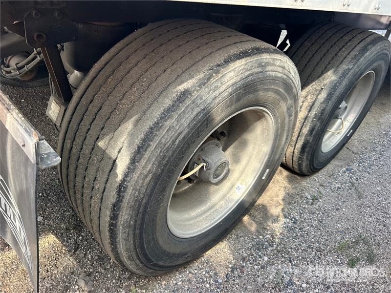 Utility VS2DX 53 ft x 102 in T/A Van Trailer 箱體拖車
