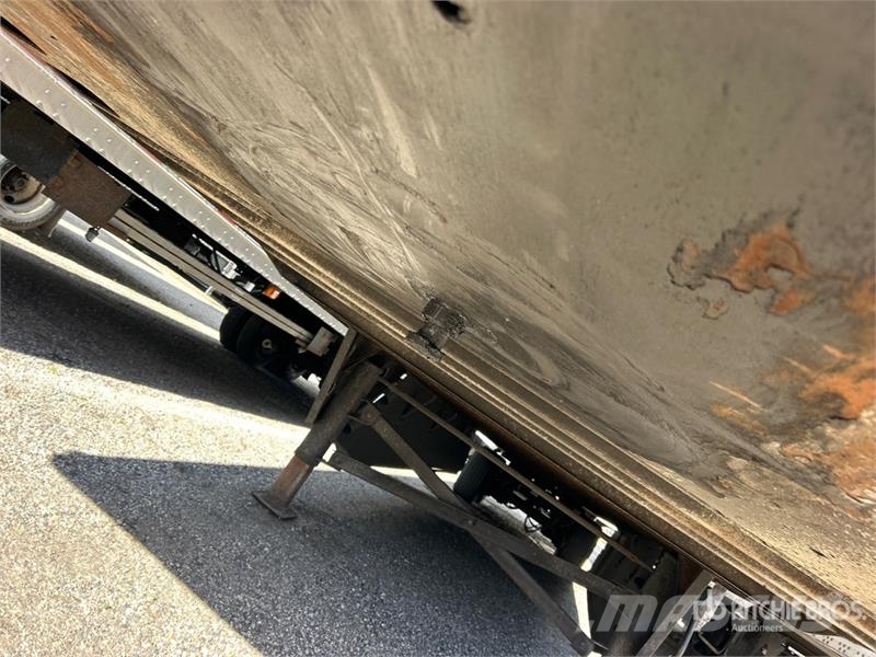 Utility VS2DX 53 ft x 102 in T/A Van Trailer 箱體拖車