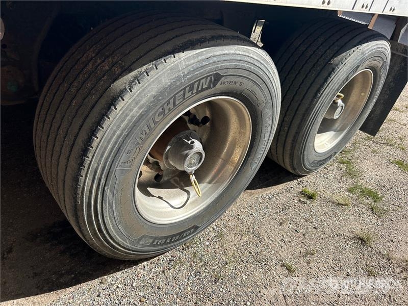 Utility VS2DX 53 ft x 102 in T/A Van Trailer 箱體拖車