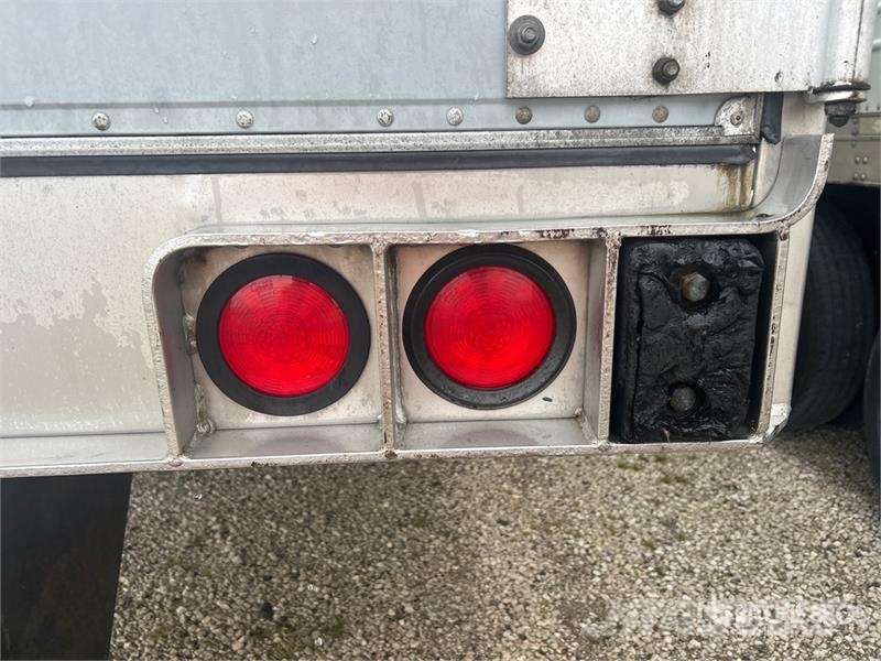 Utility VS2RA 53 ft T/A Refrigerated Trailer Temperature controlled semi-trailers